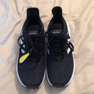 Boys adidas SZ 6 NEVER WORN